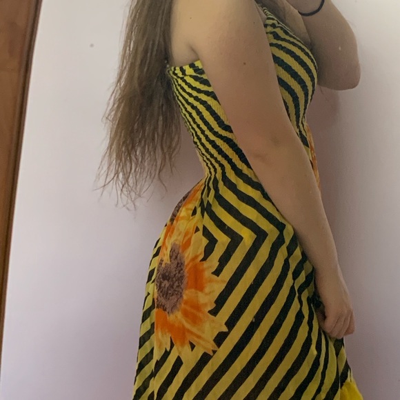 Yellow sundress - Picture 2 of 3